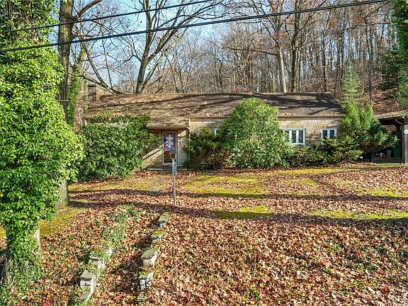 2nd image of 103 Bradford Ln