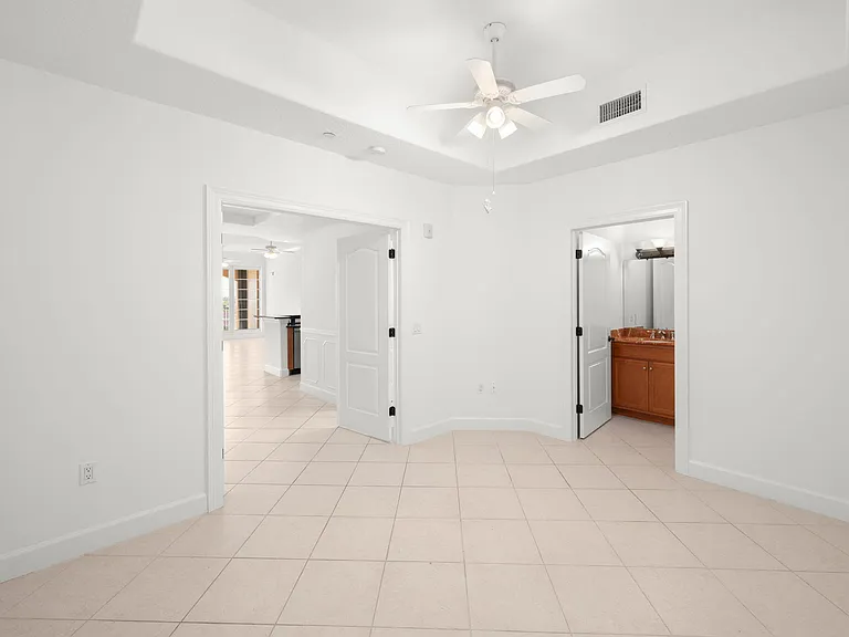 20 Orange Ave #411 — Photo 8