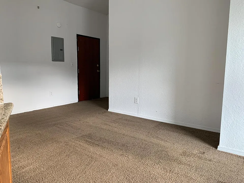 511 W Cross St #1