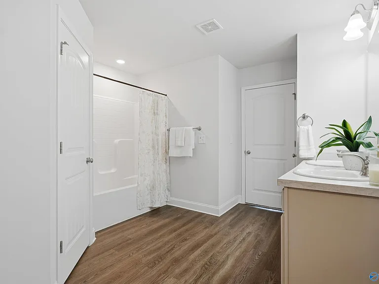 187 Abercorn Dr — Photo 24