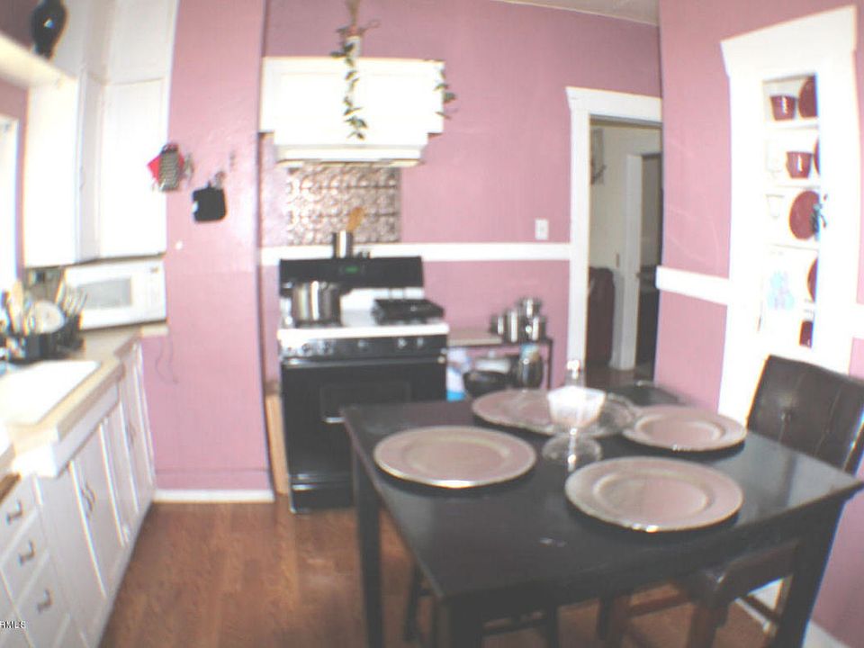 2nd image of 212 N Elm St