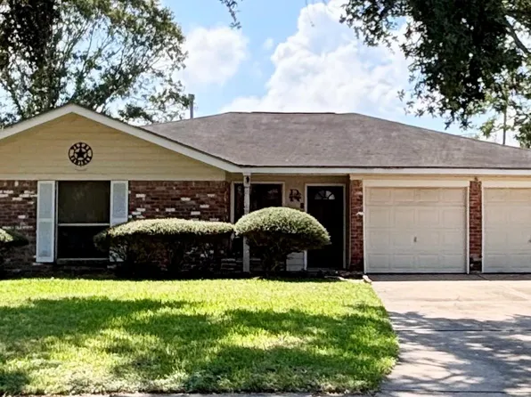 324 Pine St, Lake Jackson, TX 77566