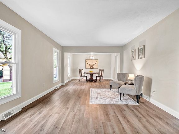4th image of 115 Duxbury Ln
