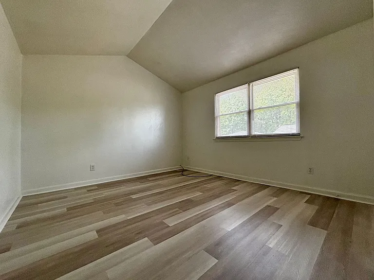 4605 Hardy Ct #B — Photo 4