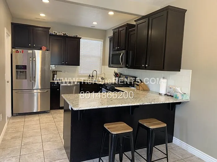3 bed, 2.5 bath, 1864 sqft, $2,395 — Photo 4