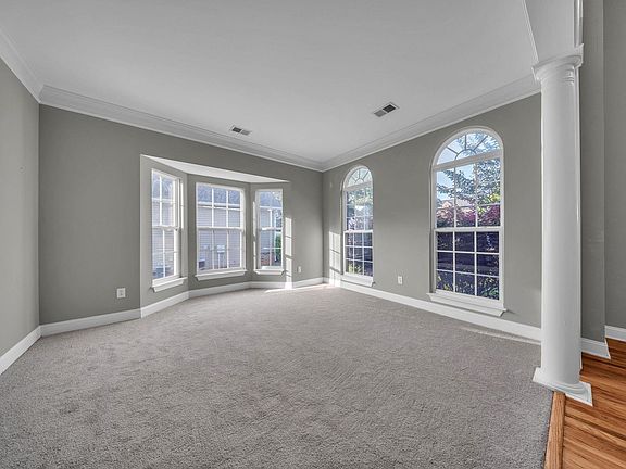 3rd image of 102 Wynterhall Dr