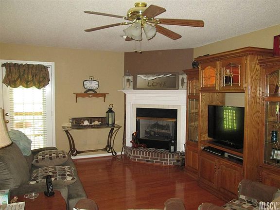 3rd image of 4184 Lindsay St