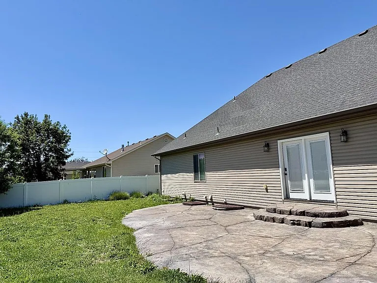 2612 Eastview Dr — Photo 38