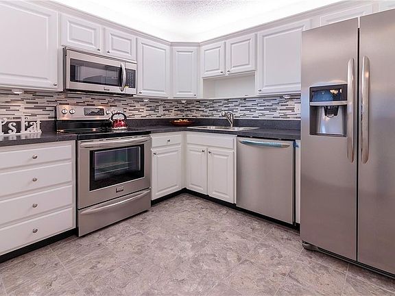 3rd image of 7645 Sun Island Dr S APT 402