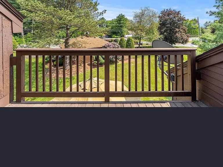 9 Cornwall Ln — Photo 11