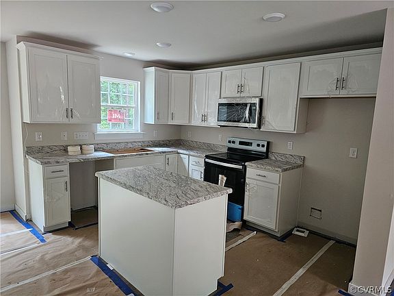 4th image of 10007 Old Quarter Ln