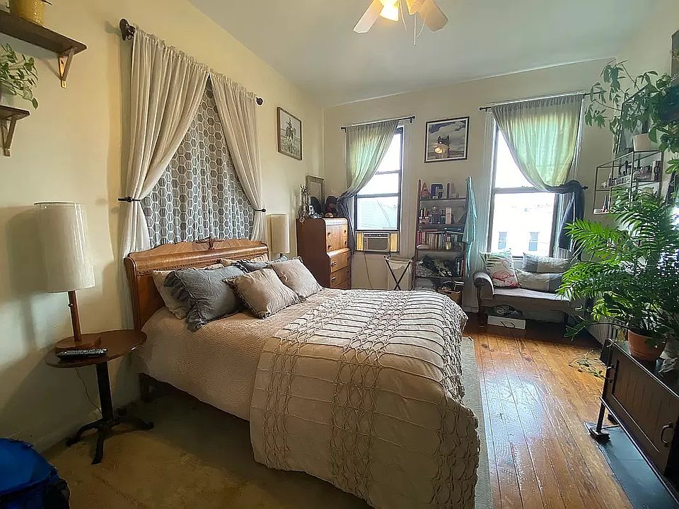 2nd image of 979 Metropolitan Ave Unit 6