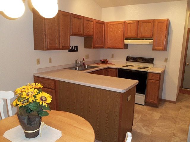 2nd image of 8 Sunrise Ct