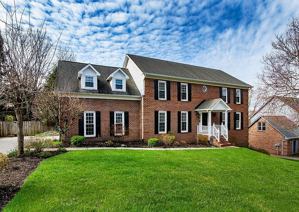 1st image of 305 Sugarwood Dr