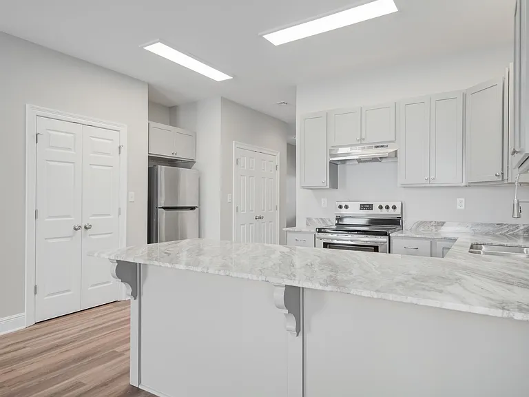 139 Iberia St #G — Photo 10