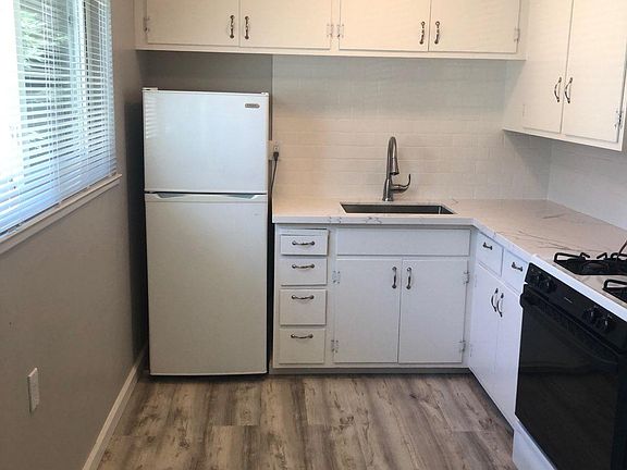 3rd image of 133 Santa Helena Ave #5