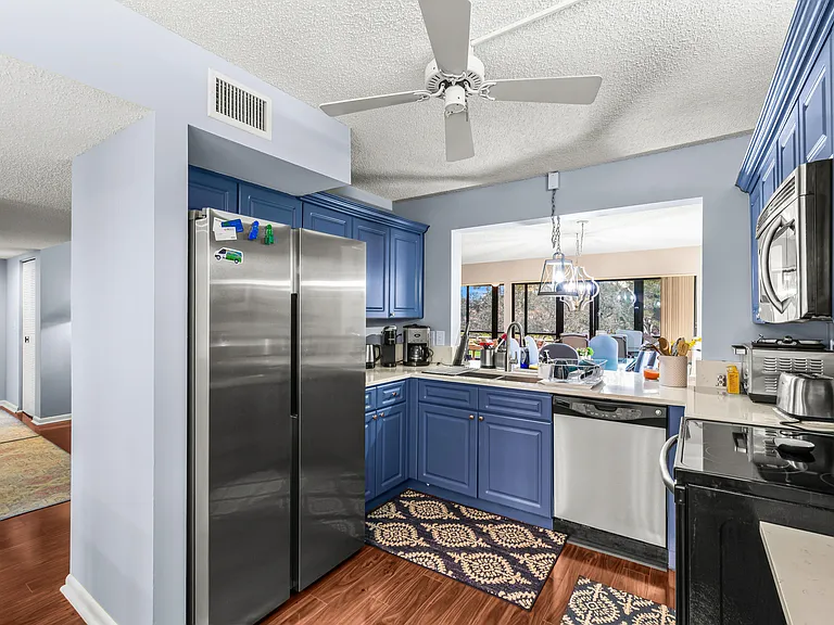 5687 Fairway Park Dr — Photo 16