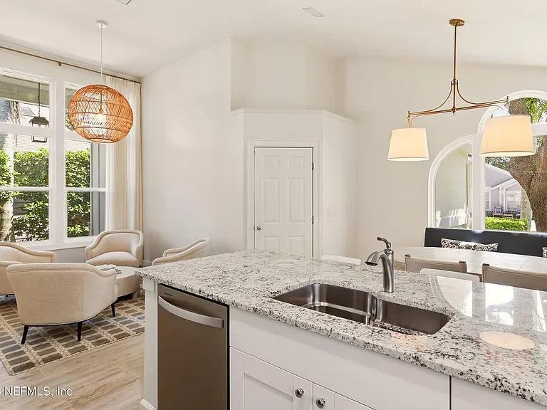120 Alsace Ct — Photo 17