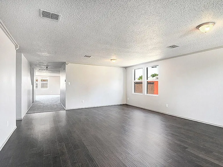 3327 Andalusian Dr — Photo 9