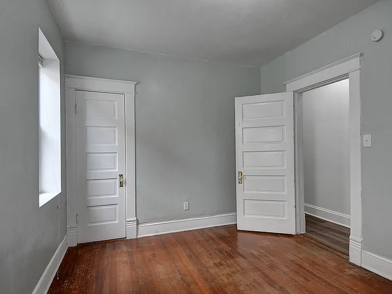 305 W 36th St — Photo 20