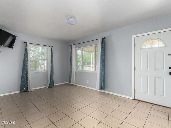 4th image of 3351 N Los Altos Ave
