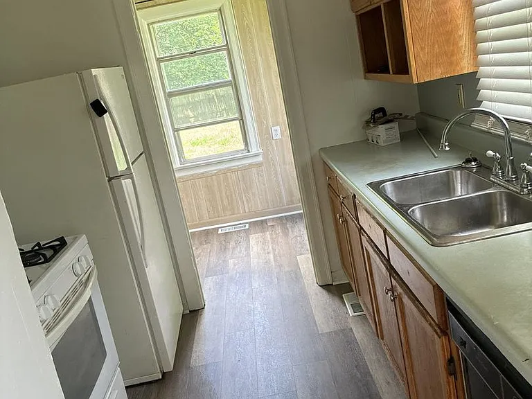 1111 Seminary Ave — Photo 10