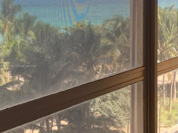 19201 Collins Ave #323