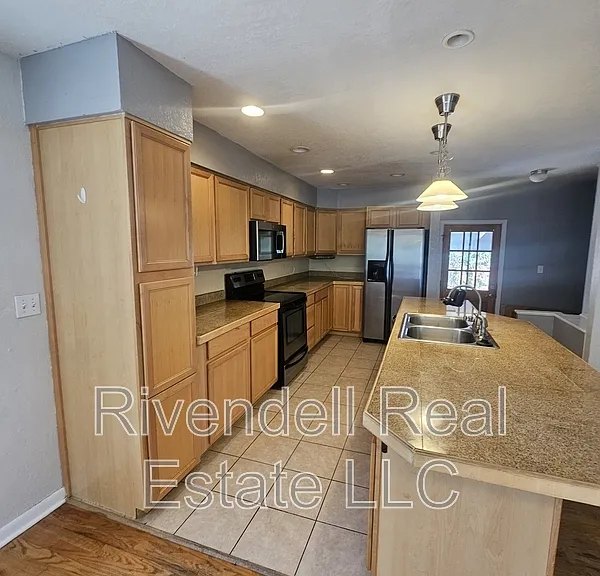 2279 Kendall St — Photo 2
