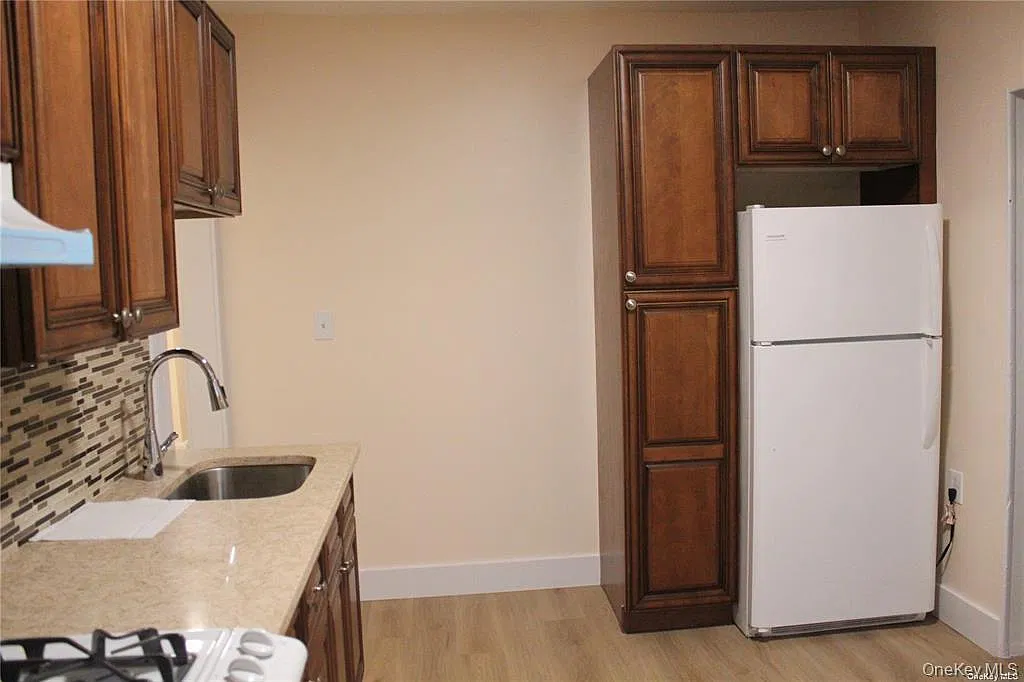 3 bed, 1.0 bath, 2247 sqft, $3,500 — Photo 4