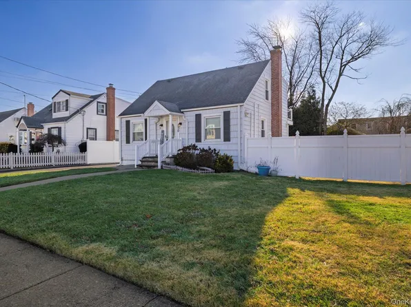 130 Cleveland Avenue, Massapequa, NY 11758