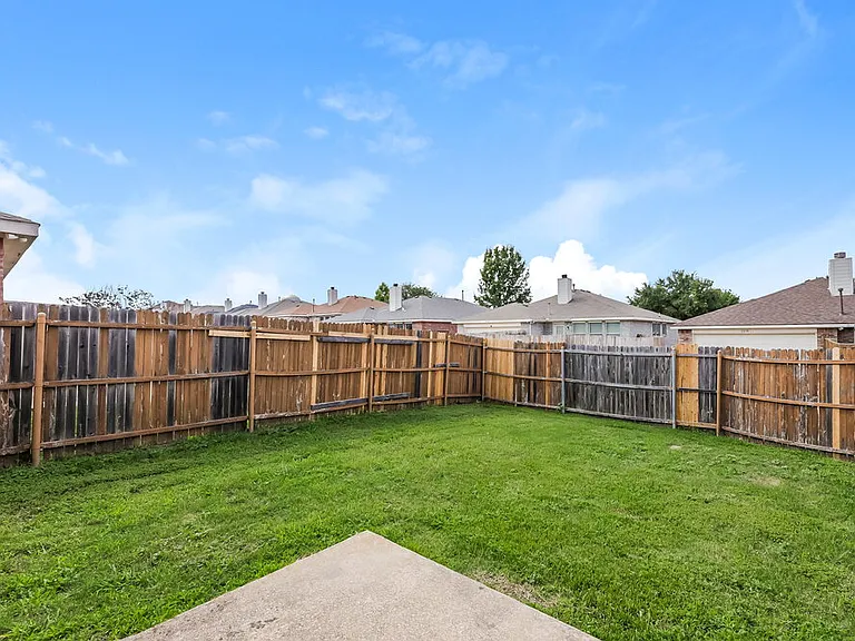 2217 Midbury Dr — Photo 16
