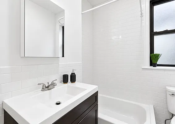 Bathroom, photo 1