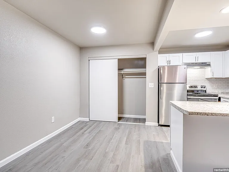 Stonecreek Apartments — Photo 36