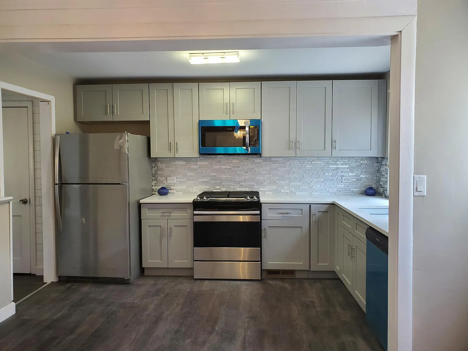2 bed, 1000 sqft, $2,400 — Photo 2
