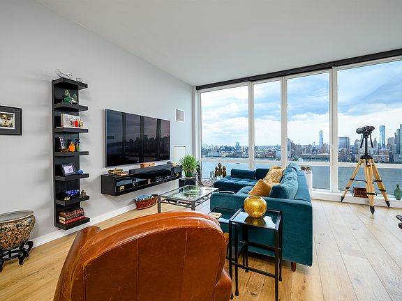 3rd image of 2 2nd St APT 3903