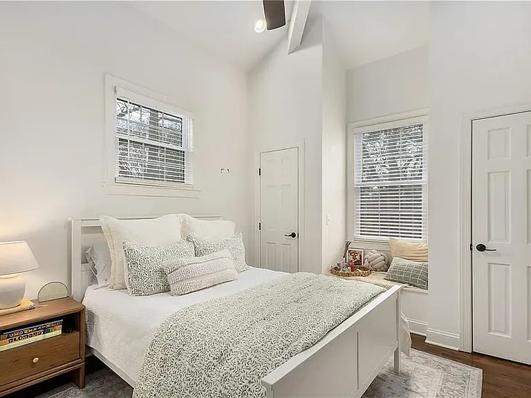 591 E Morningside Dr NE — Photo 9