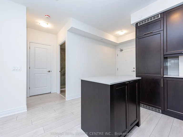 30 Elm Dr W #601 — Photo 3