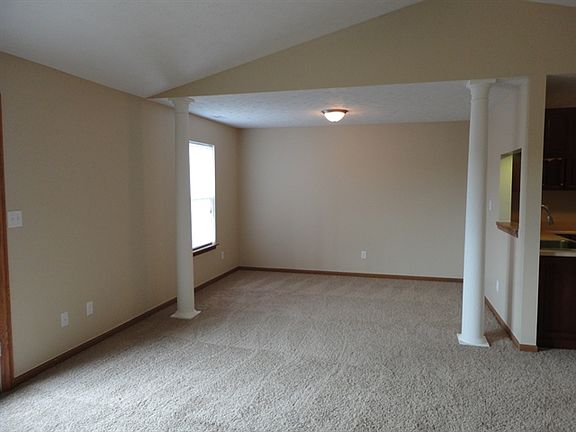 4th image of 1312 Evergreen Dr
