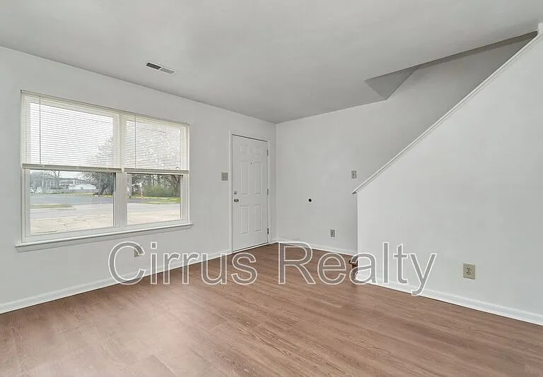 2756 Peach St — Photo 6