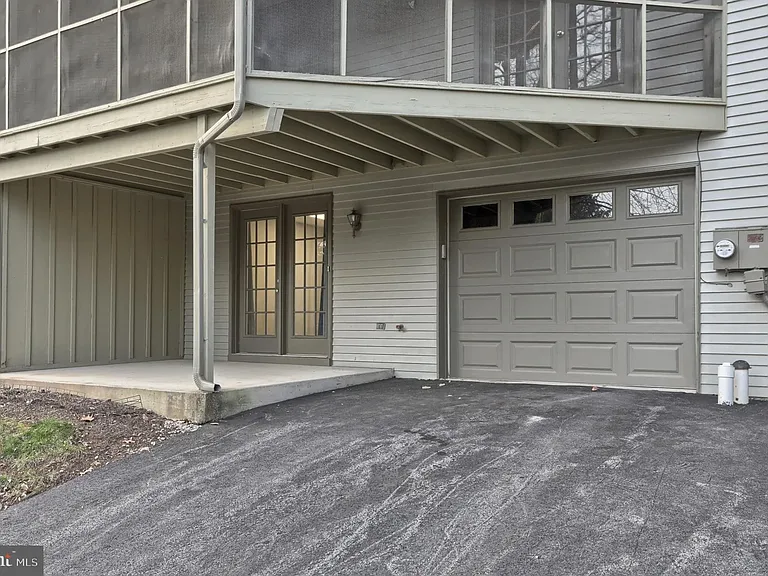 1127 Wicklow Ct — Photo 10