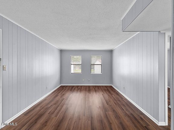 3rd image of 107 Ravenwood Drive