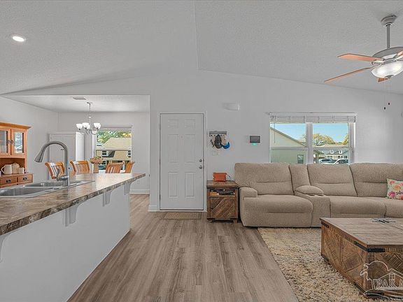 3rd image of 6292 Cardinal Cove Ln