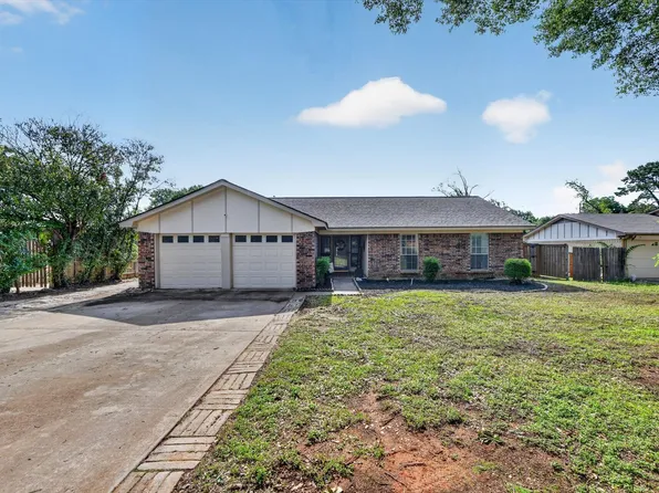 6724 Bartay Dr, North Richland Hills, TX 76182