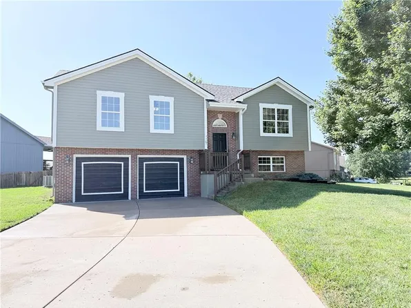 1101 E 18th St, Kearney, MO 64060