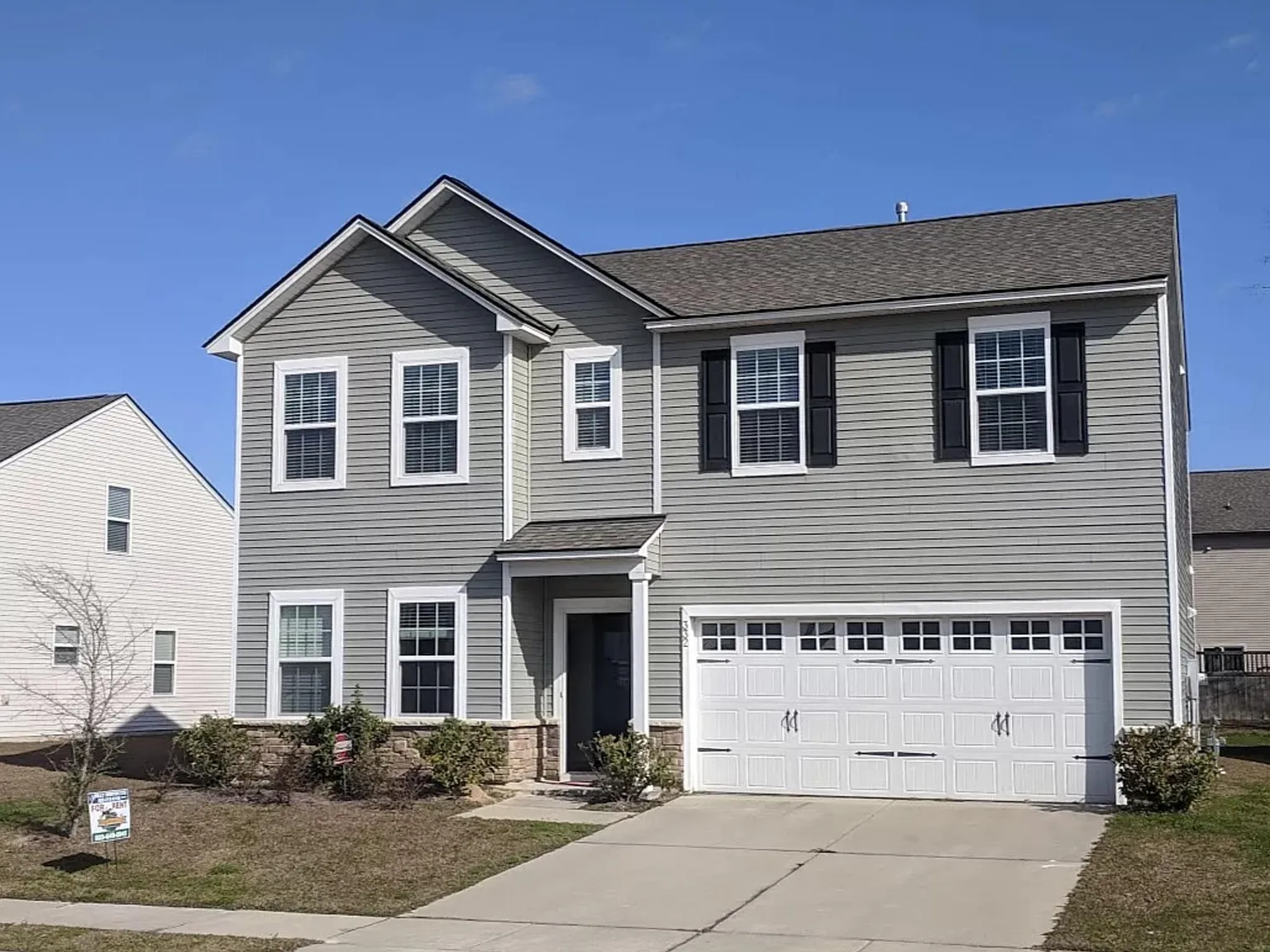 4 bed, 2700 sqft, $2,500 — Photo 1
