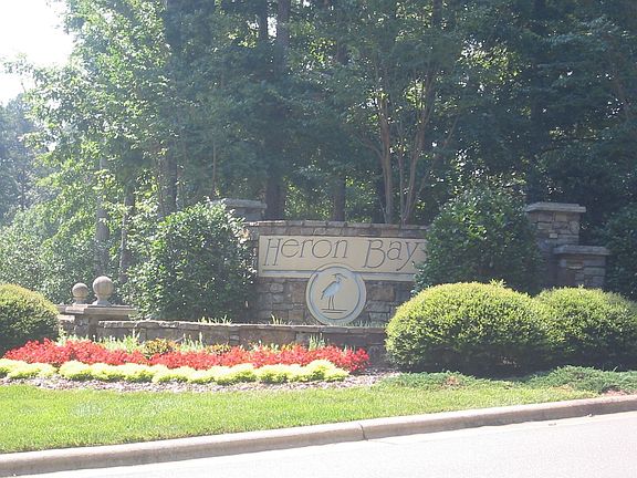 entraway to community