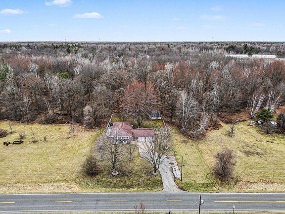 4th image of 1825 E Chippewa River Rd