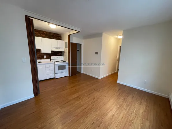 72 S Huntington Ave, Jamaica Plain, MA