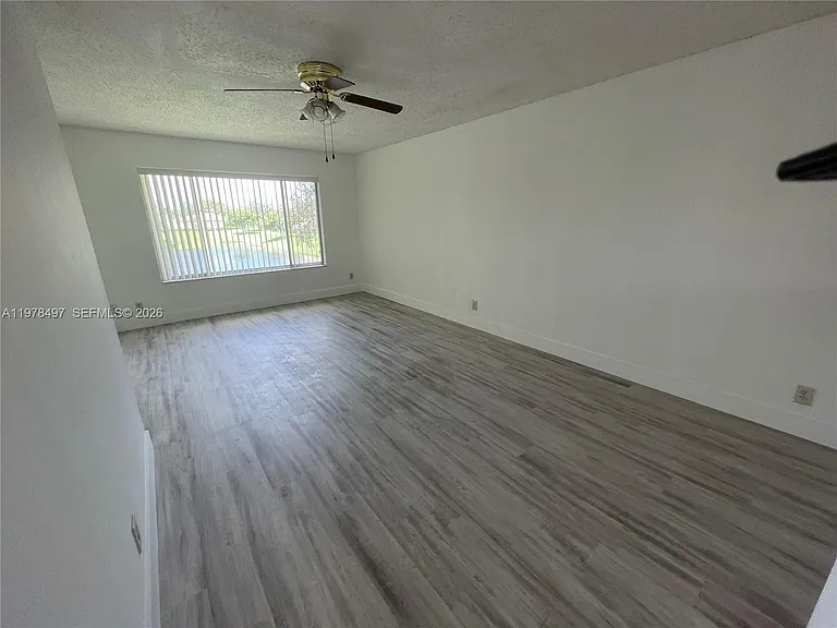 918 Twin Lakes Dr #8-M — Photo 12