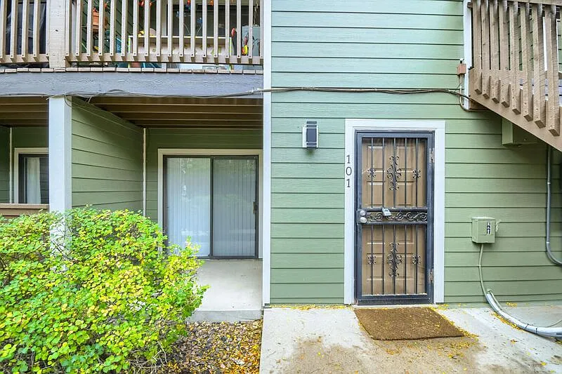 1 bed, 1.0 bath, 950 sqft, $1,300 — Photo 2